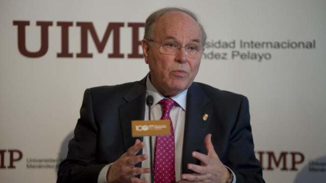 El científico César Nombela.