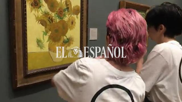 Activistas manchan Los Girasoles de Van Gogh