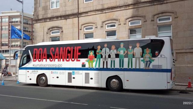 Autobús de donaciones de sangre de la ADOS.