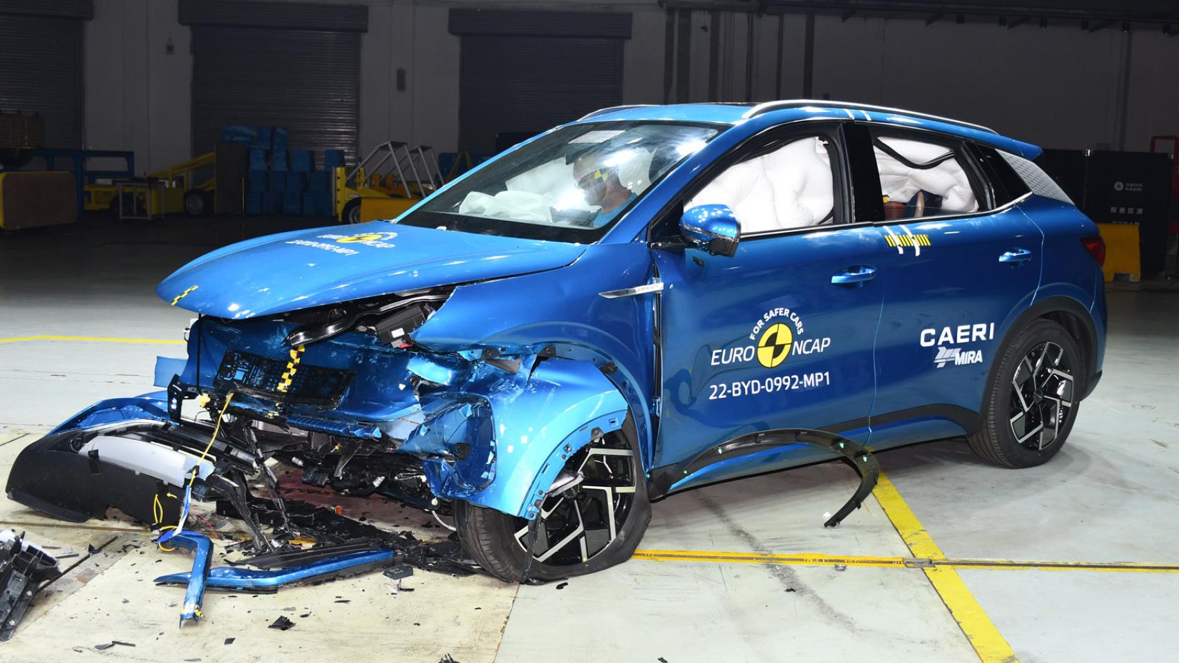 ¿Qué coches de 2022 son los más seguros si tienes un accidente? Tesla lidera; Mercedes domina y ojo con los chinos