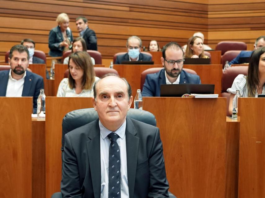 El Procurador del Común, Tomás Quintana, en una imagen de archivo en el pleno de las Cortes.