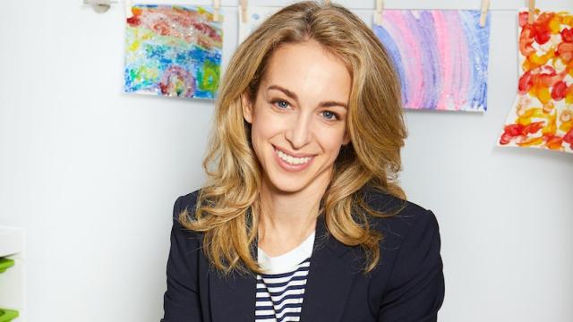 La Dra. Becky Kennedy, psicóloga nombrada la gurú que susurra a los padres milenials.