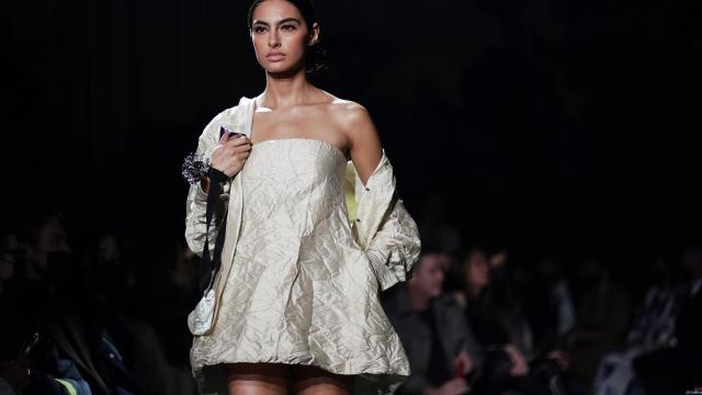 Desfile otoño-invierno 2022-2023 de Brandon Maxwell.