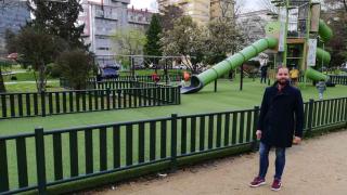 Iván Puentes, concelleiro de Benestar Social, en el parque de Campolongo de Pontevedra.