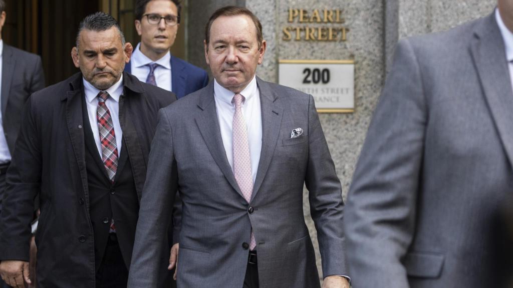 Kevin Spacey a la salida de uno de los juicios.