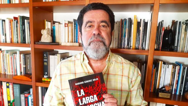 Mariano Sanchez Soler presenta su último libro 'La larga marcha ultra'.