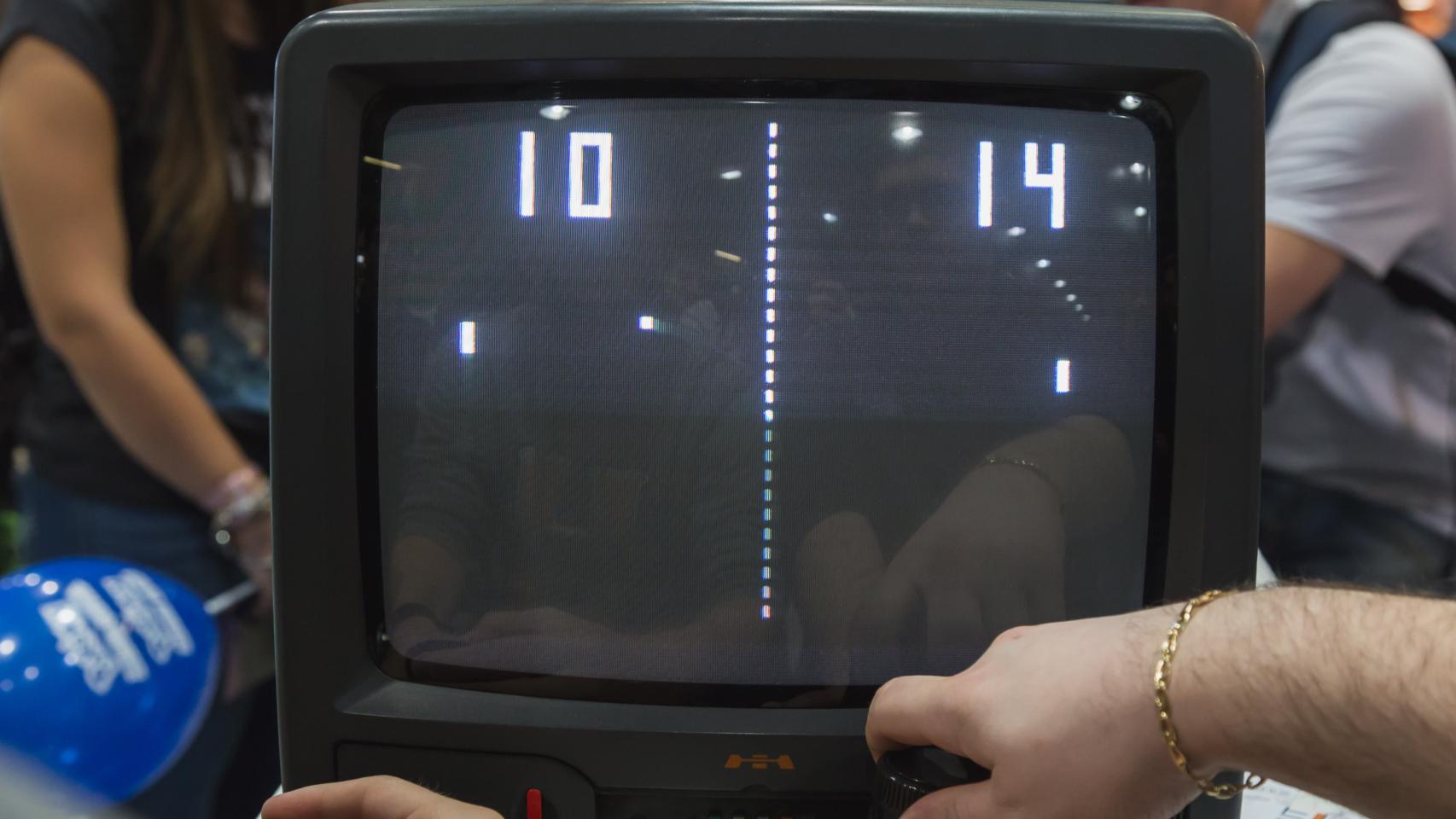Imagen de archivo de algunas personas jugando al 'Pong'.