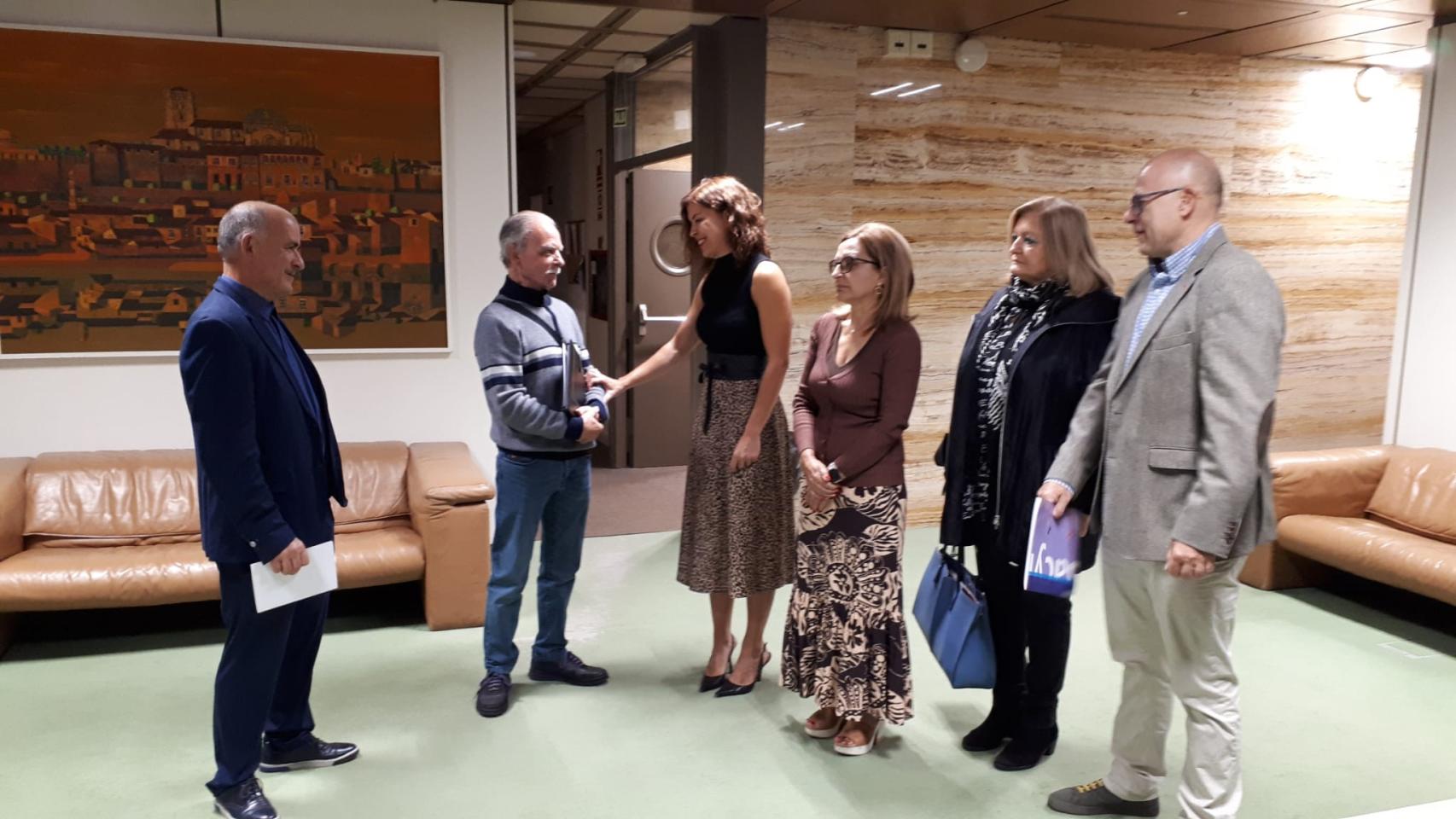 Reunión de la plataforma 'por una Sanidad Pública Digna de la Zona Básica de Salud de Tábara' con Clara San Damián