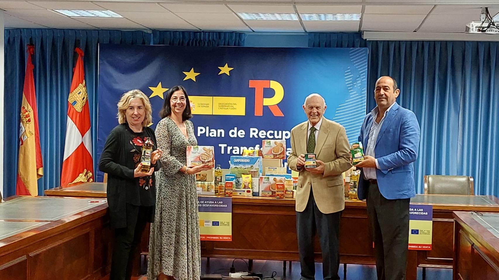 Rosa Urbón, junto con Alicia Villar, Jesús Mediavilla y Jesús María García