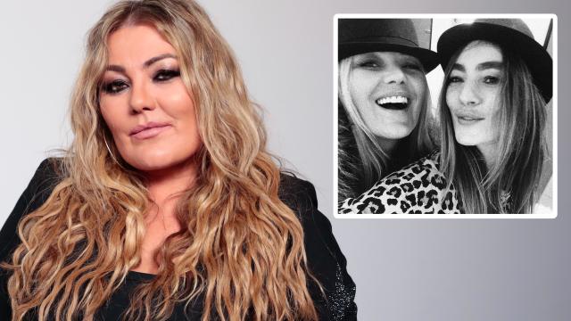 La cantante Amaia Montero junto a su hermana, Idoia, en un montaje de EL ESPAÑOL.