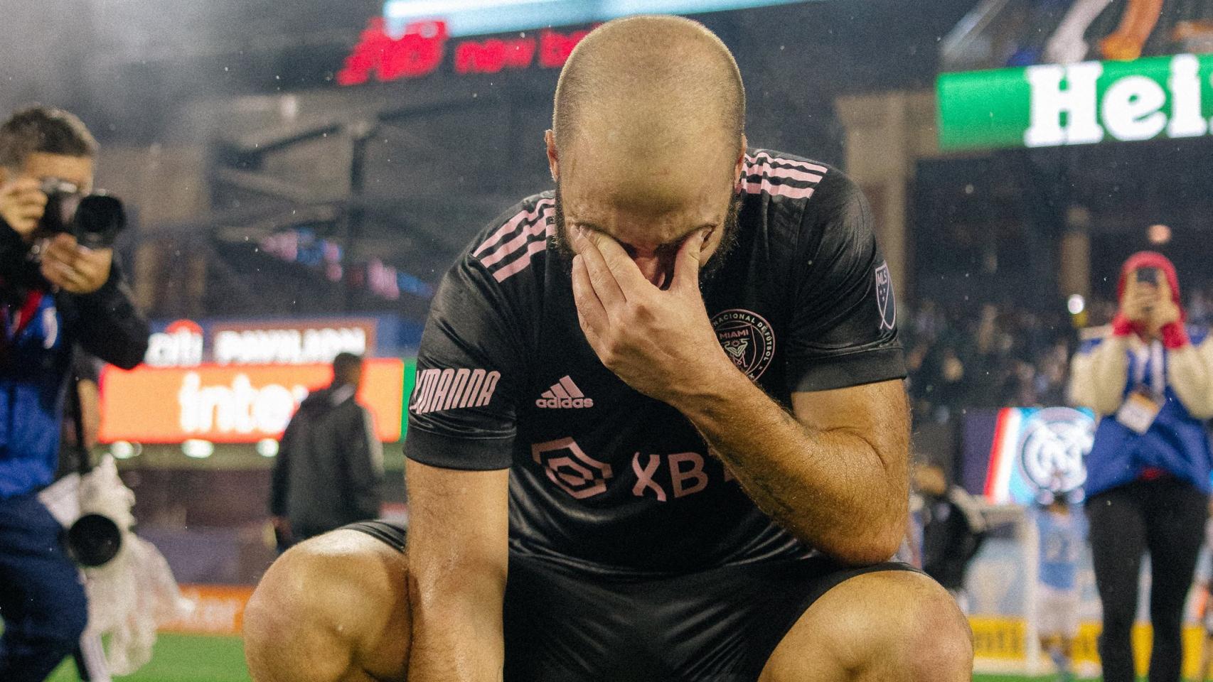 Higuaín, llorando tras su último partido.