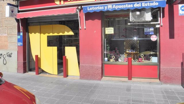 El estanco de Guadalajara donde se ha sellado el boleto premiado.
