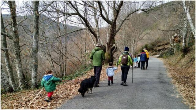 Habitantes de la aldea lucense de Vieiros.