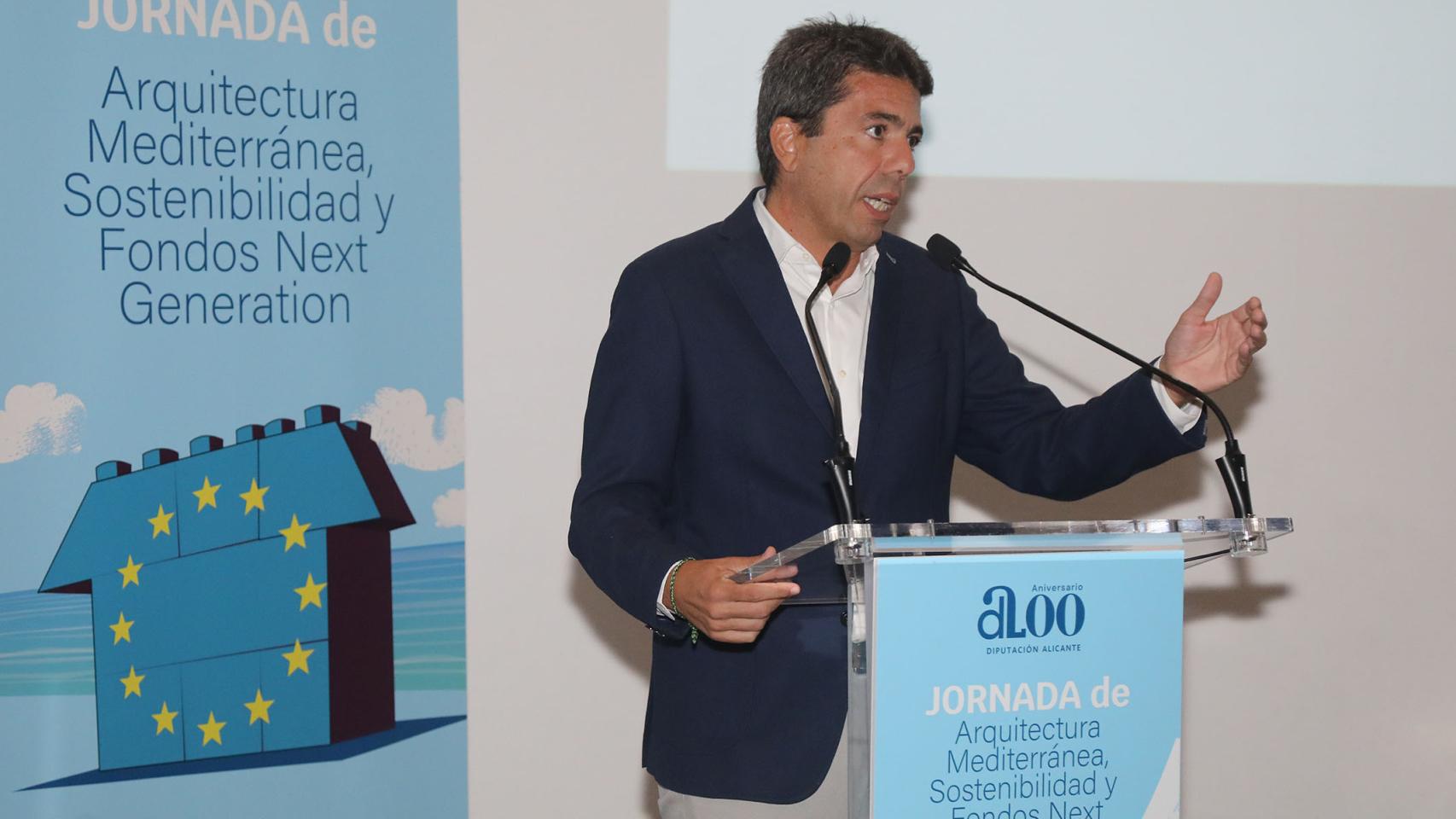 El presidente de la Diputaciónd e Alicante, Carlos Mazón, en un foro en el ADDA.