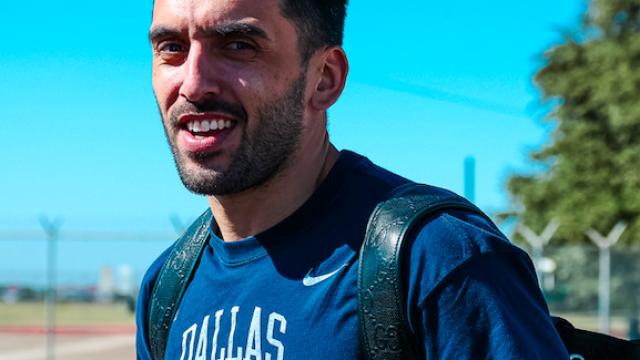Facundo Campazzo antes de un partido con los Dallas Mavericks