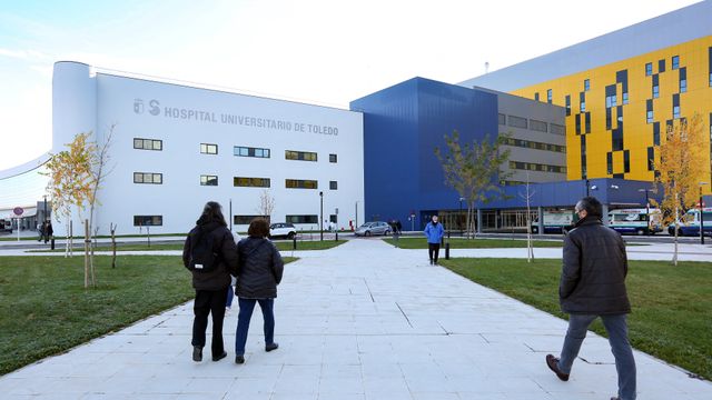 Piden que la parada de taxis esté más cerca de la puerta del Hospital de Toledo