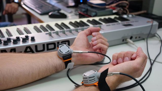Prototipo de la Universidad de Málaga para escuchar música a través del tacto.