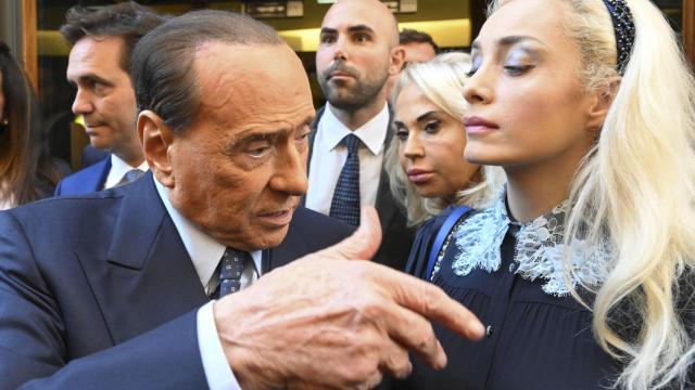 Silvio Berlusconi, este martes junto a la diputada Marta Fascina, pareja del exprimer ministro.