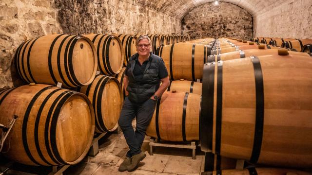 Peter Sisseck en el sótano de su bodega en Quintanilla de Onésimo