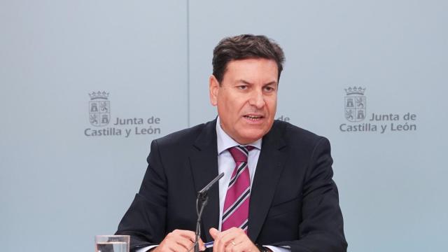 El consejero de Economía y Hacienda y portavoz de la Junta de Castilla y León, Carlos Fernández Carriedo, comparece en rueda de prensa posterior al Consejo de Gobierno.