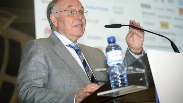 César Nombela, catedrático emérito de microbiología y rector honorario de la Universidad Internacional Menéndez Pelayo (UIMP)