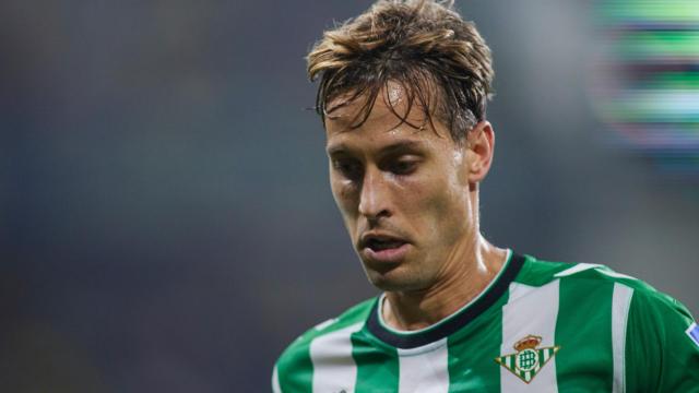 Sergio Canales se marcha expulsado del Nuevo Mirandilla en un Cádiz - Betis