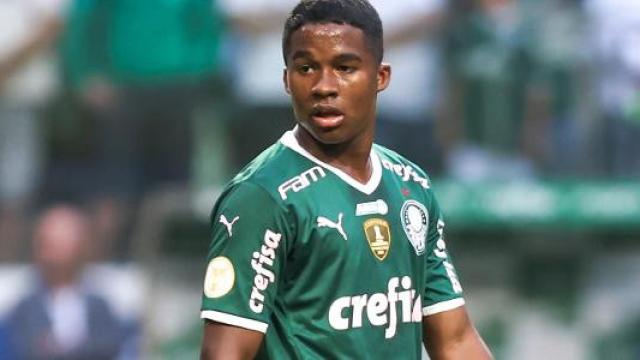 Endrick durante un partido con el Palmeiras