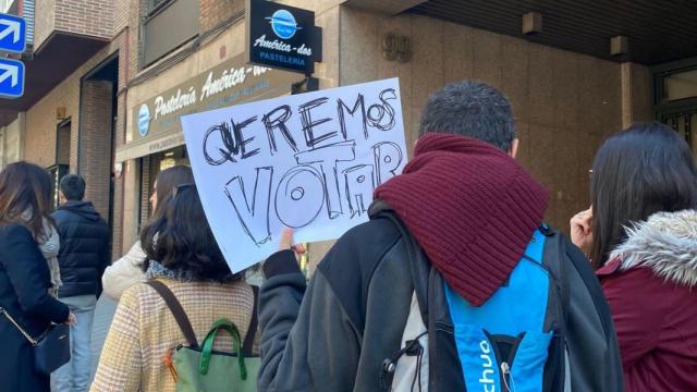 Imagen de la cola multitudinaria que se formó a las puertas del CODEM para votar en abril de 2022.