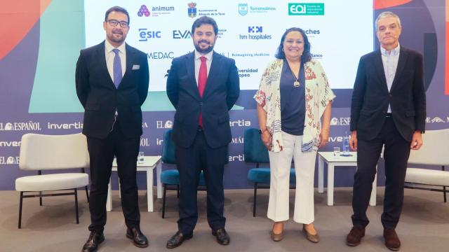 Mano Soler, director general de Les Roches Marbella; Arturo Criado, subdirector de EL ESPAÑOL-Invertia; Marisa Durán, directora de Desarrollo de Negocio de EOI Andalucía, e Ignacio de la Vega, director de ESIC-Málaga.