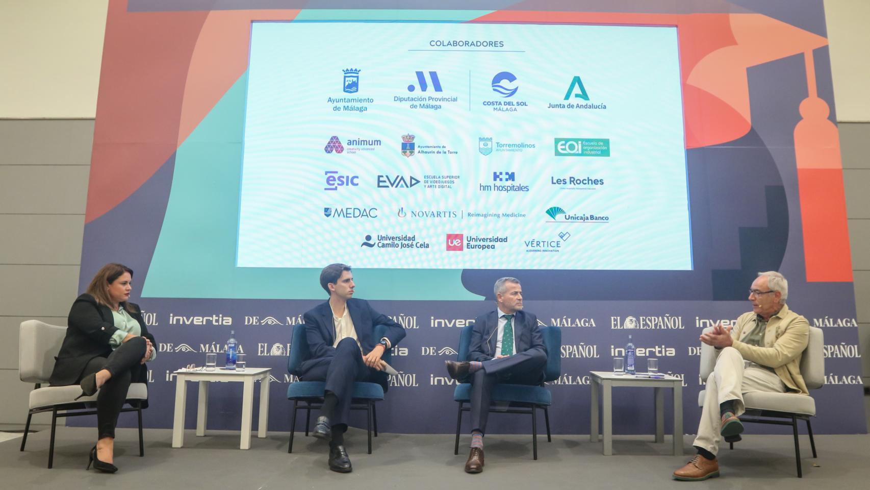Imagen de la mesa redonda 'La formación continua y el reciclaje profesional: los retos pendientes', en la primera jornada.