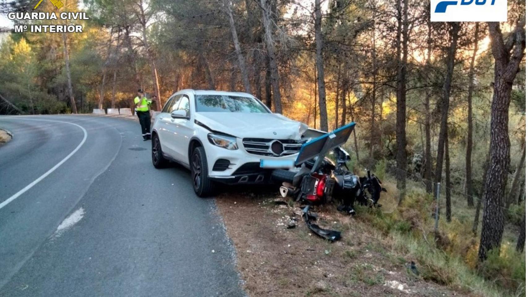 El vehículo invadió el carril contrario produciéndose el trágico accidente.