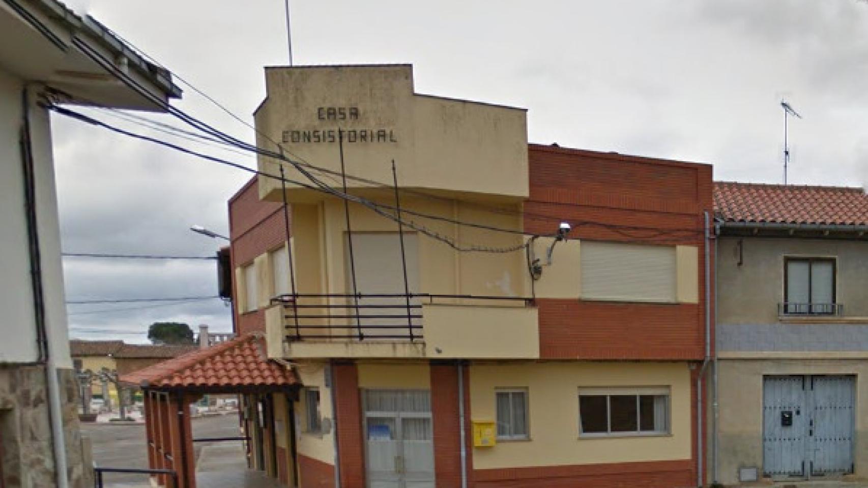 Imagen del Ayuntamiento de San Adrián del Valle.