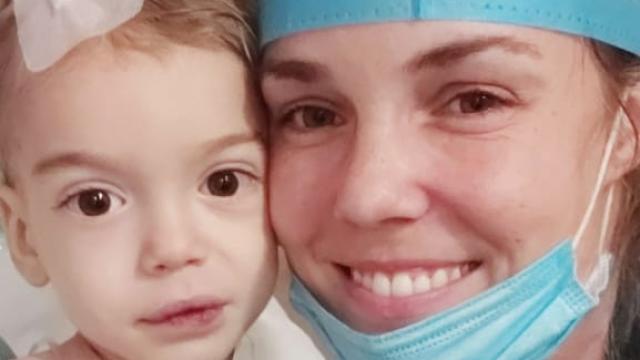 Lena y el pequeño Oliver.