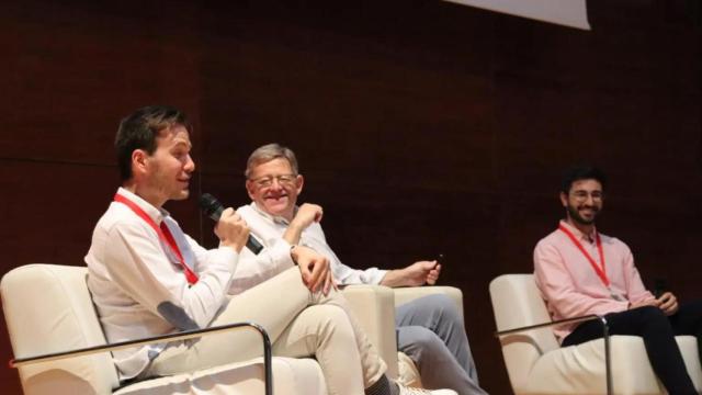 El president de la Generalitat y secretario general del PSPV-PSOE, Ximo Puig, interviene en ‘Agermanats’.