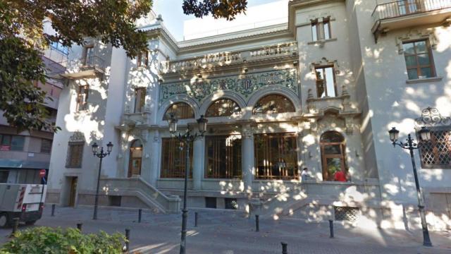 Edificio de Correos en la plaza Gabriel Miró de Alicante.