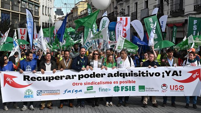 Manifestación convocada por la plataforma de sindicatos independientes de la enseñanza pública compuesta por ANPE, CCP, FASGA, FETICO, FINE, FSIE, SATSE, SLT y USO, para reclamar la recuperación del poder adquisitivo perdido.