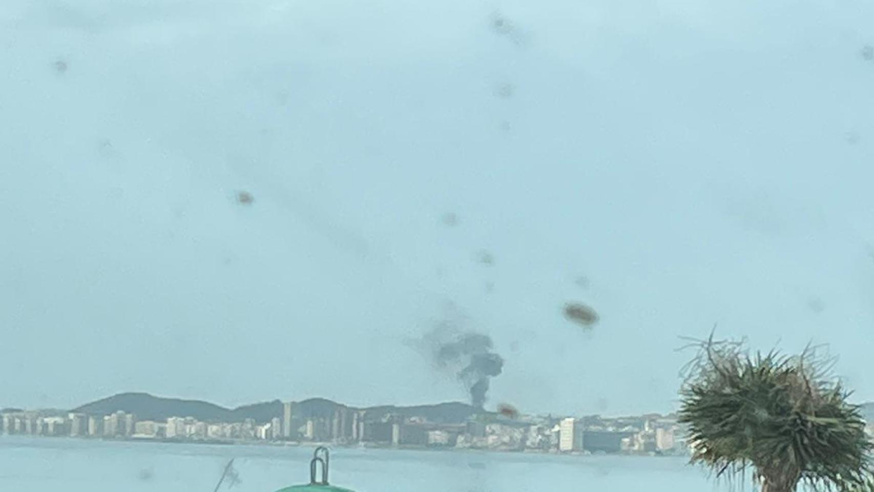 Imagen de la columna de humo.