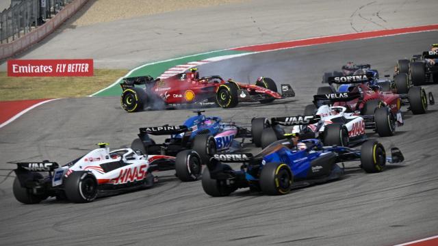 Carlos Sainz, en su Ferrari tras el incidente.