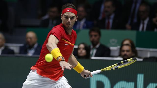 Nadal disputando la Copa Davis con España.