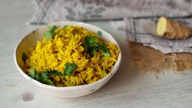 Cómo hacer arroz al curry para acompañar tus platos principales