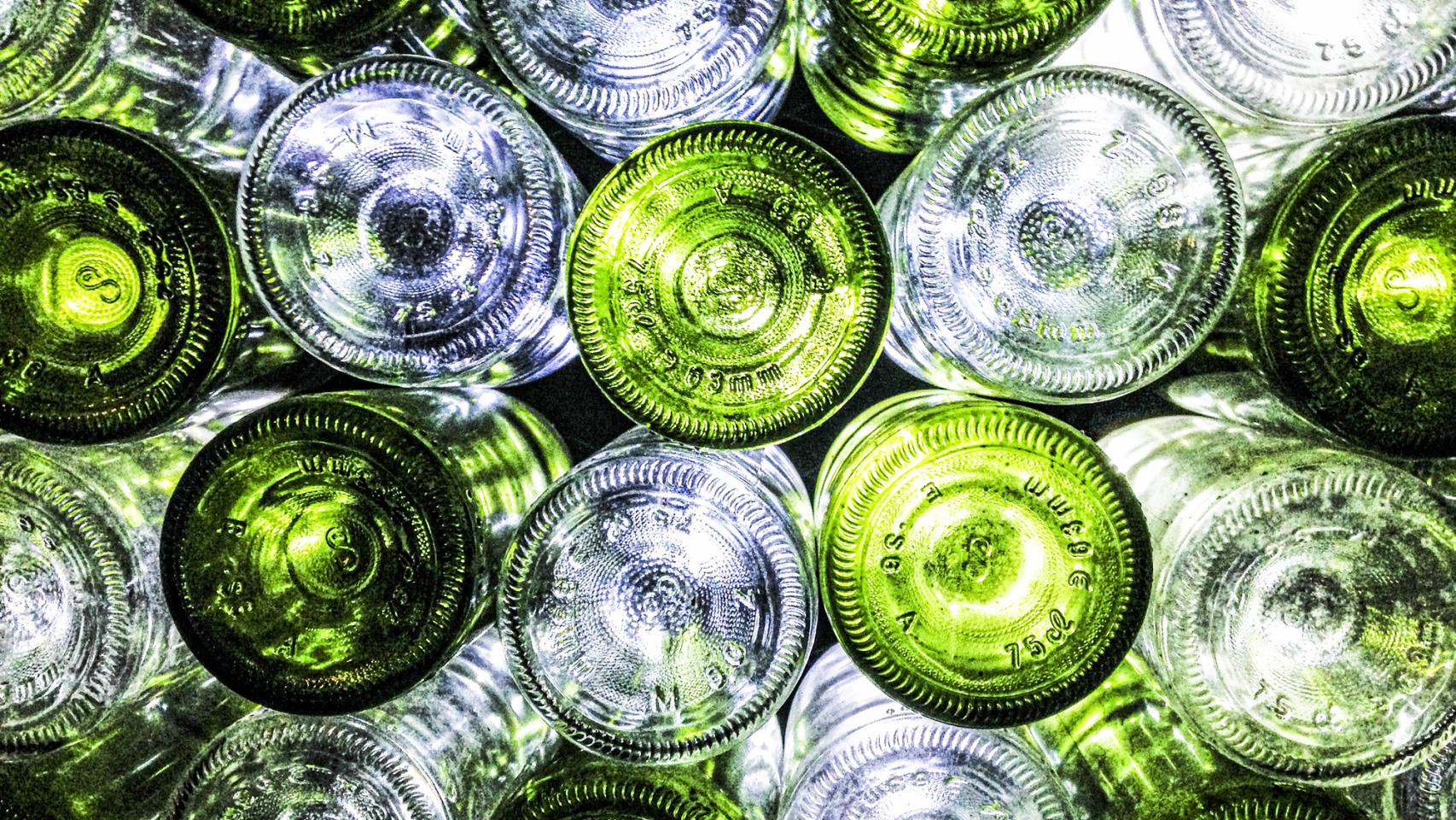 Imagen de archivo de botellas de vidrio