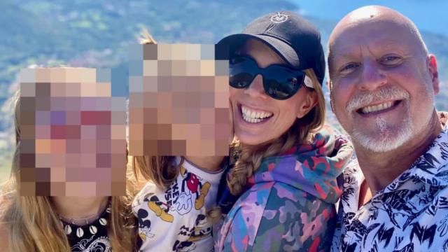 El empresario Rainer Schaller, junto a su novia, Christiane Schikorsky, y sus dos hijos.