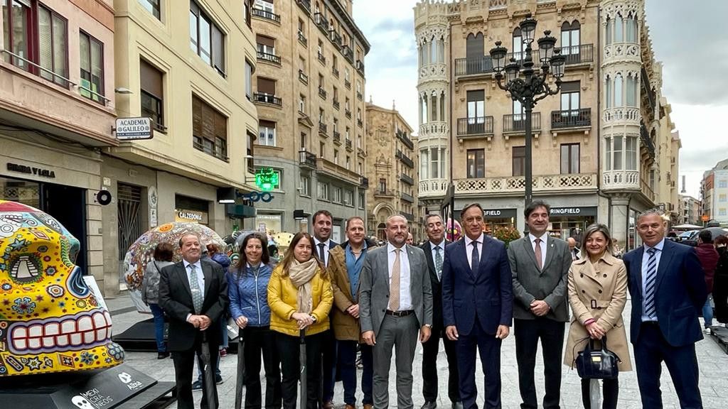 Inauguración de la exposición Mexicráneos en la Plaza del Liceo