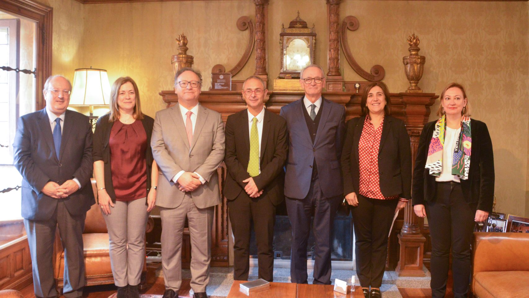 Autoridades durante el acuerdo entre los Consejos Económico y Social de España y Portugal y la Universidad de Salamanca