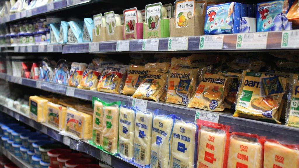 Quesos en el supermercado.