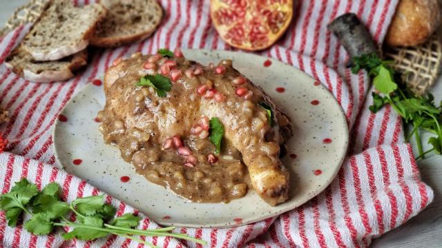 Pollo con granada e hinojo, una combinación con fruta de otoño homenaje a México