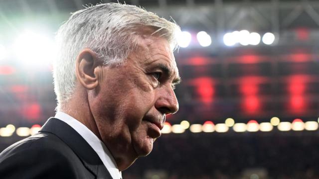 Carlo Ancelotti, reflexivo en el Red Bull Arena antes de un partido de Champions