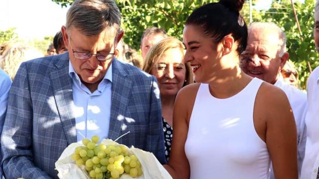 Ximo Puig, junto a la ya 'exconsellera' Mireia Mollà. EE