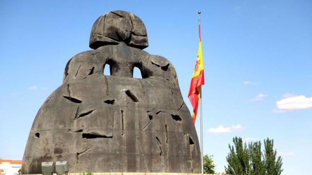 La Menina gigante situada en una de las entradas a Alcobendas.