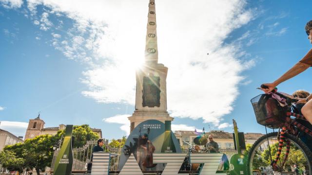 Escenario de Cervezas Alhambra en la plaza de la Merced.